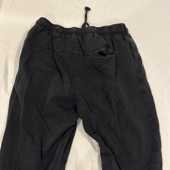 Twenty5A Black ripped and distressed joggers with pocket in back - Picture 4 of 4
